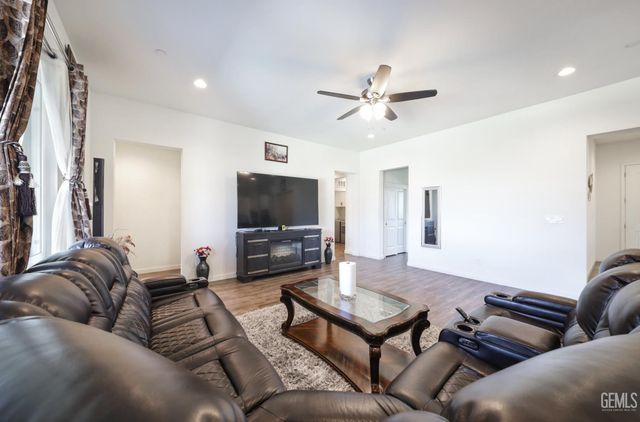 16002 Canterbury Court, Bakersfield, CA 93314