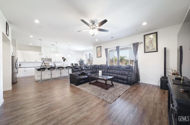 16002 Canterbury Court, Bakersfield, CA 93314