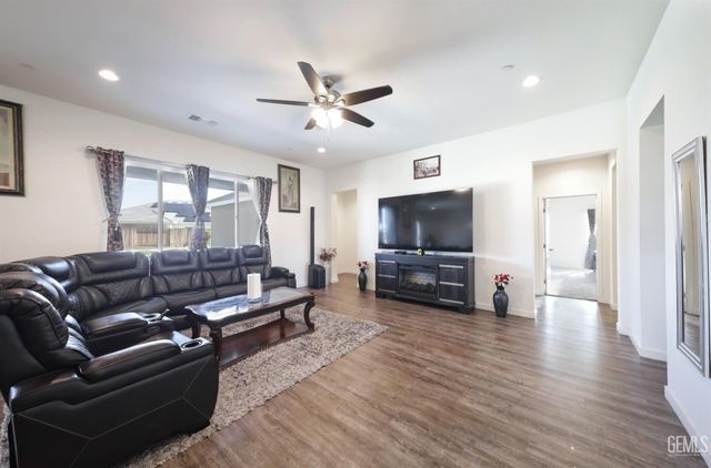 16002 Canterbury Court, Bakersfield, CA 93314
