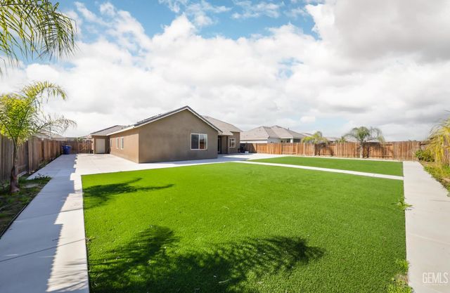 16002 Canterbury Court, Bakersfield, CA 93314