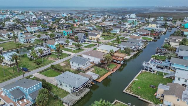 16623 Nassau Way, Jamaica Beach, TX 77554