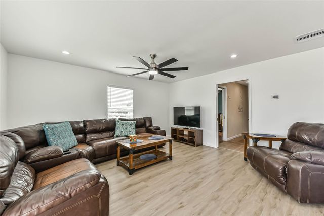 16623 Nassau Way, Jamaica Beach, TX 77554