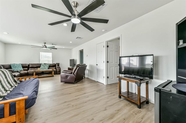 16623 Nassau Way, Jamaica Beach, TX 77554