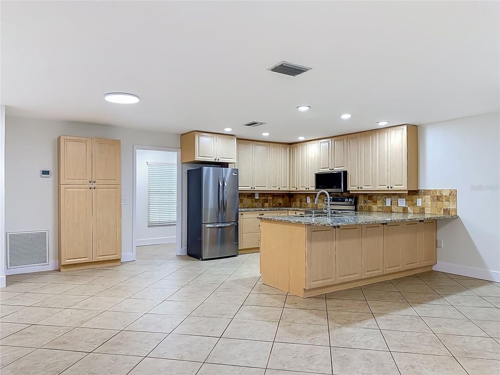 Image 11 of property listing at 2103 162ND STREET E, Bradenton, FL 34211