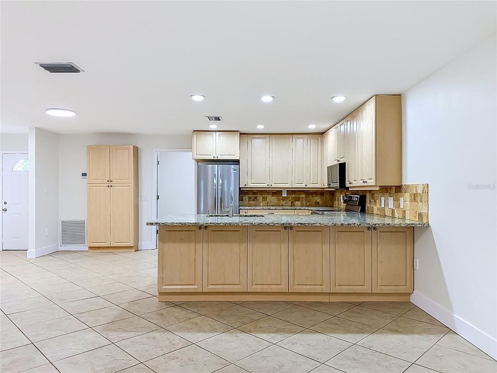 Image 12 of property listing at 2103 162ND STREET E, Bradenton, FL 34211