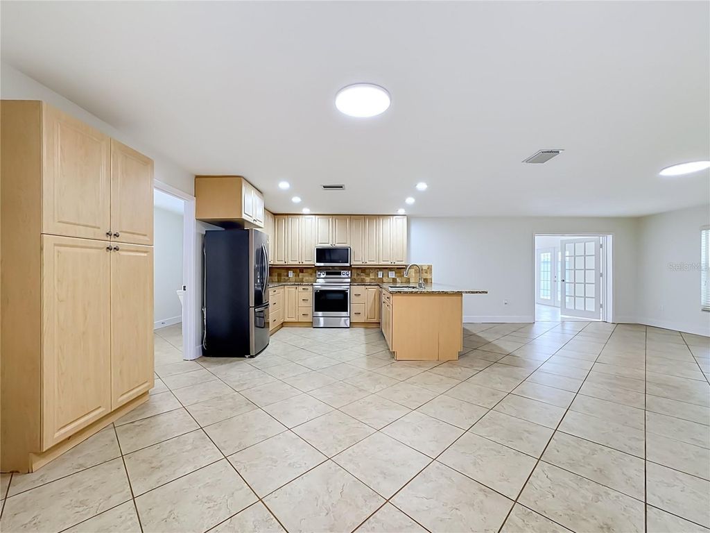 Image 6 of property listing at 2103 162ND STREET E, Bradenton, FL 34211