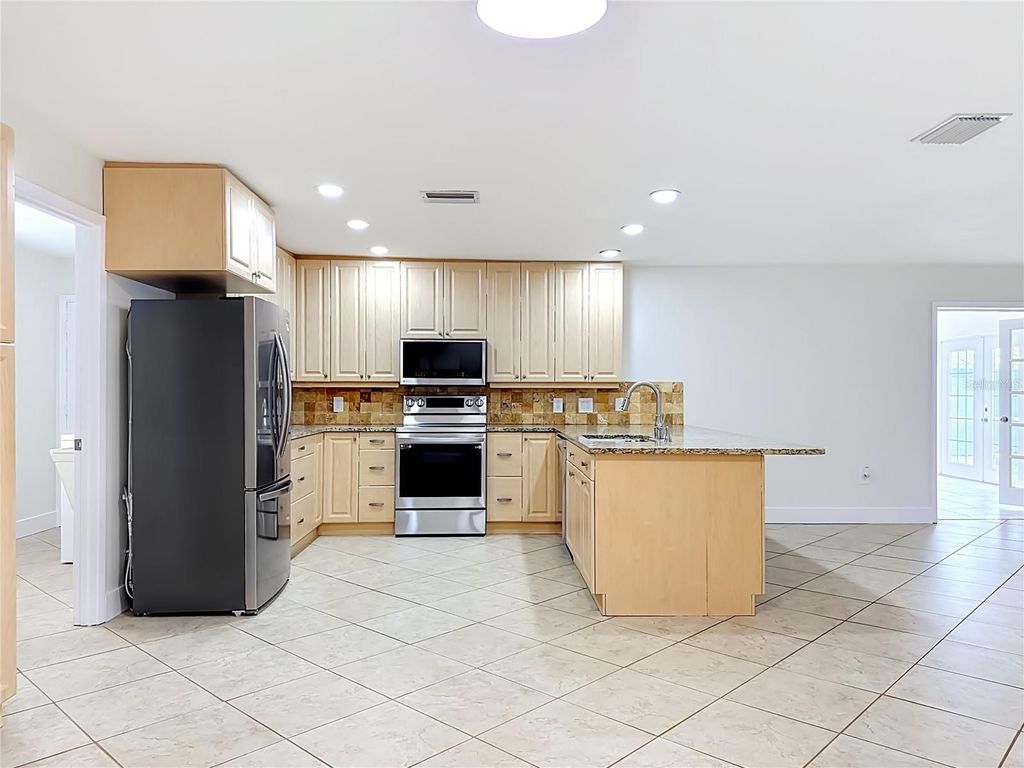 Image 7 of property listing at 2103 162ND STREET E, Bradenton, FL 34211