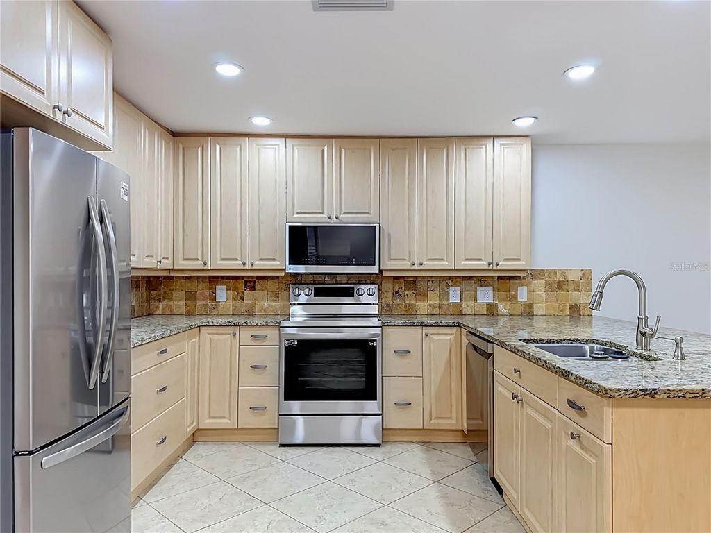 Image 9 of property listing at 2103 162ND STREET E, Bradenton, FL 34211
