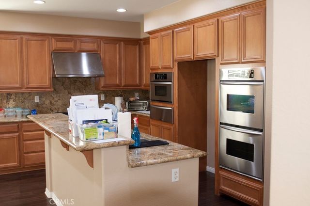 7810 Serenity Falls Rd, Eastvale, CA 92880