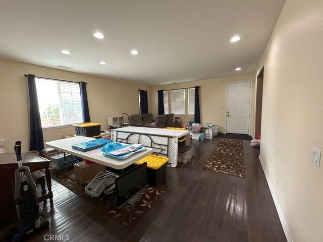 7810 Serenity Falls Rd, Eastvale, CA 92880