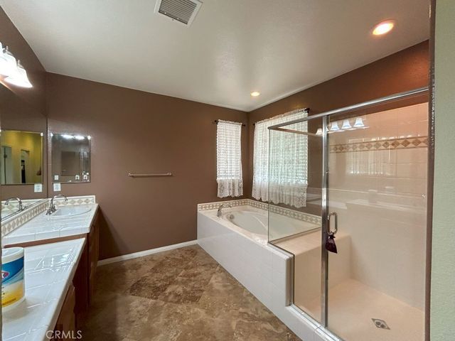 7810 Serenity Falls Rd, Eastvale, CA 92880