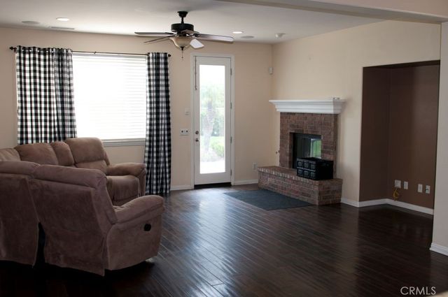 7810 Serenity Falls Rd, Eastvale, CA 92880