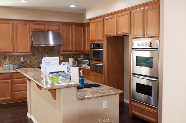 7810 Serenity Falls Rd, Eastvale, CA 92880