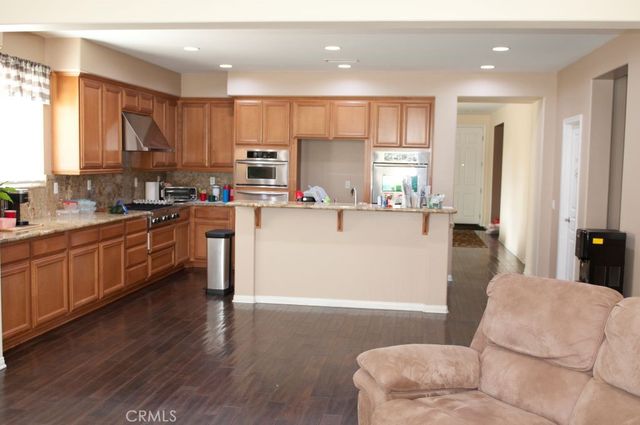 7810 Serenity Falls Rd, Eastvale, CA 92880