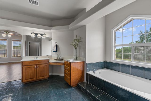 144 D B Wood RD, Georgetown, TX 78628