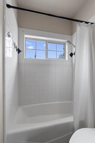 144 D B Wood RD, Georgetown, TX 78628