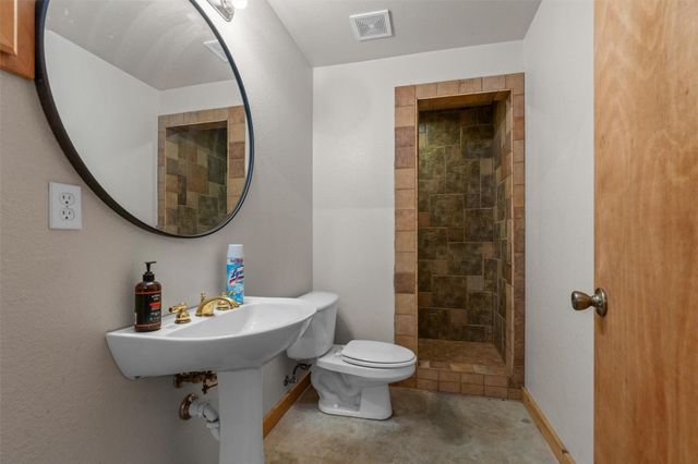 144 D B Wood RD, Georgetown, TX 78628