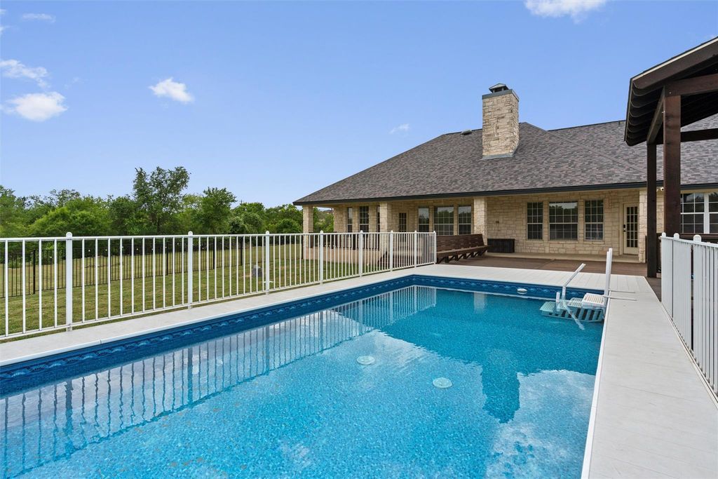 144 D B Wood RD, Georgetown, TX 78628