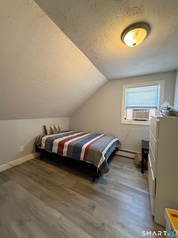 19 Maple Street, Plainville, CT 06062