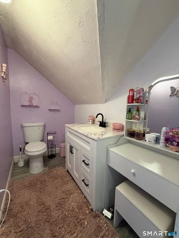 19 Maple Street, Plainville, CT 06062