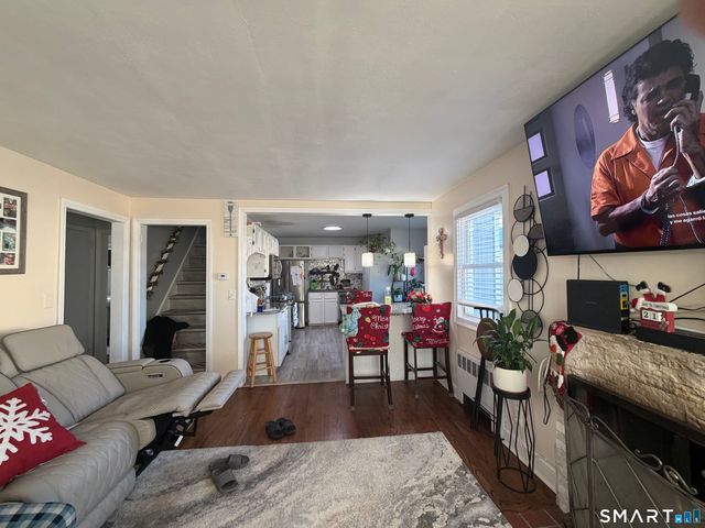 19 Maple Street, Plainville, CT 06062