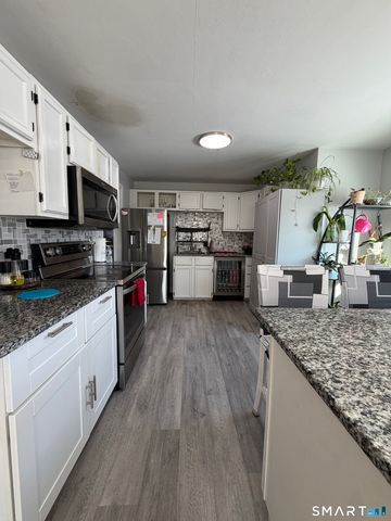 19 Maple Street, Plainville, CT 06062