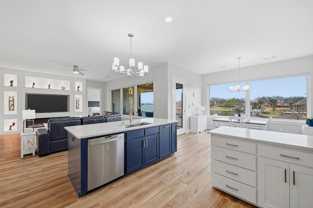 101 Manito Cove, Lake Kiowa, TX 76240