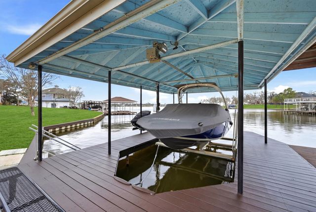 101 Manito Cove, Lake Kiowa, TX 76240