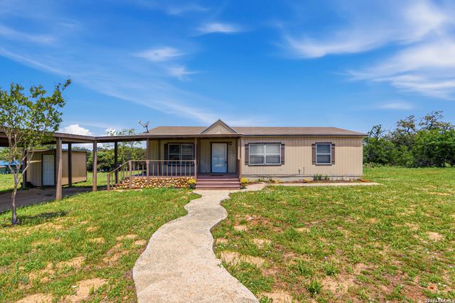 646 OLD COLONY RD, Seguin, TX 78155