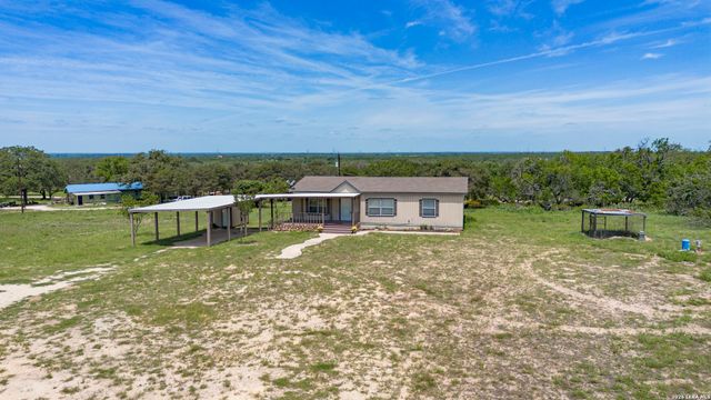 646 OLD COLONY RD, Seguin, TX 78155