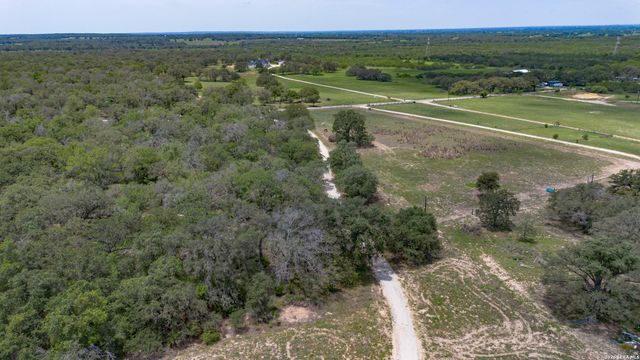 646 OLD COLONY RD, Seguin, TX 78155