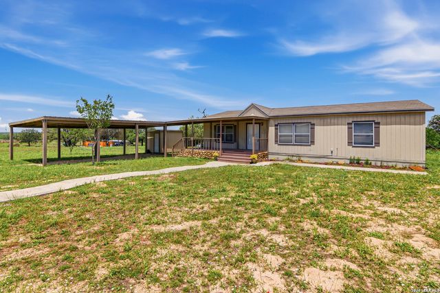 646 OLD COLONY RD, Seguin, TX 78155