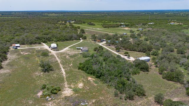 646 OLD COLONY RD, Seguin, TX 78155