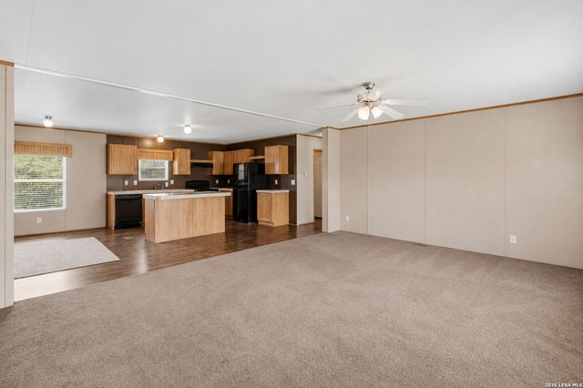 646 OLD COLONY RD, Seguin, TX 78155