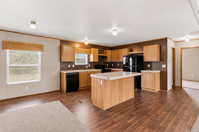 646 OLD COLONY RD, Seguin, TX 78155
