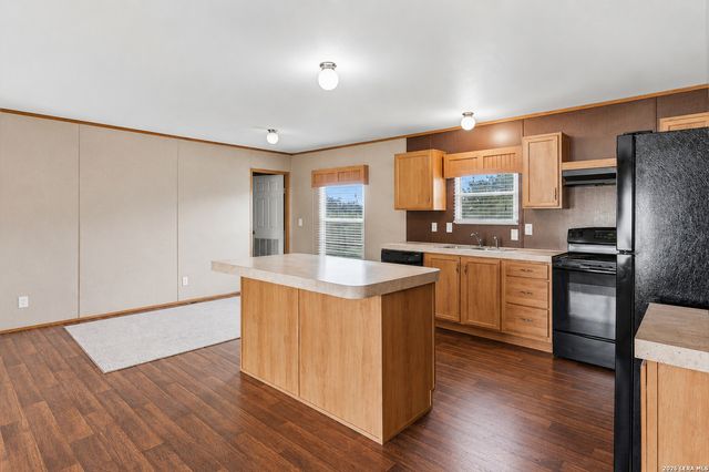 646 OLD COLONY RD, Seguin, TX 78155