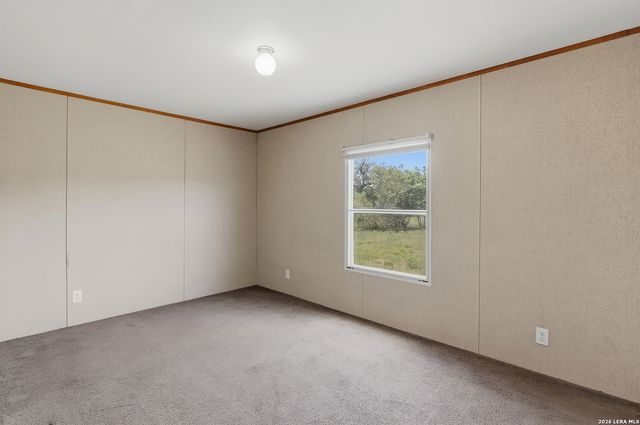 646 OLD COLONY RD, Seguin, TX 78155