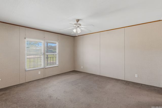 646 OLD COLONY RD, Seguin, TX 78155