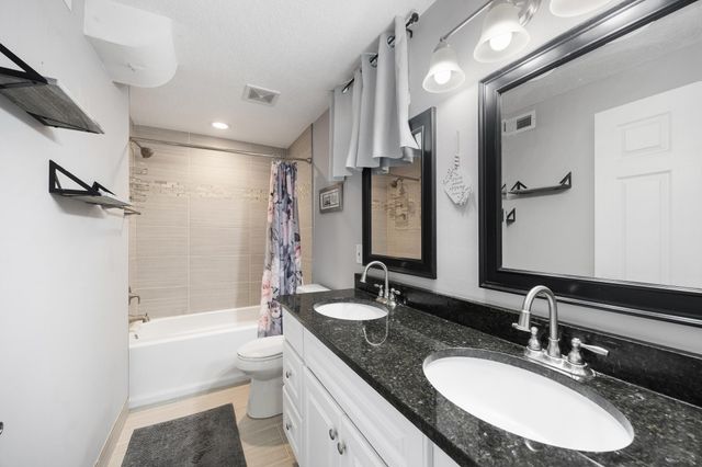 4741 Edgewood Avenue N, Crystal, MN 55428