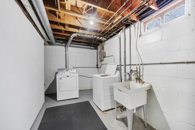 4741 Edgewood Avenue N, Crystal, MN 55428