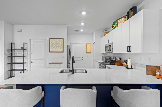 4917 Oakmont Dr, Dania Beach, FL 33312