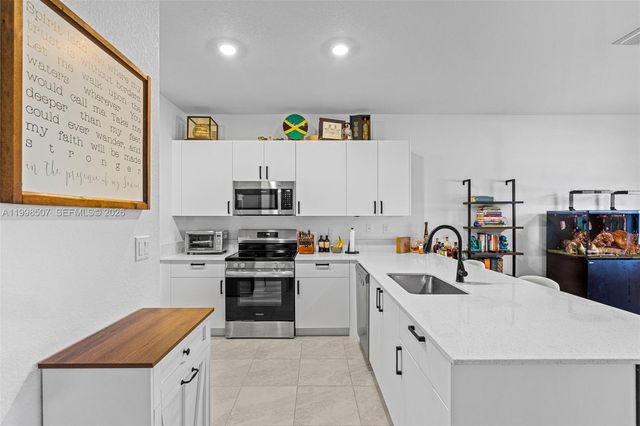 4917 Oakmont Dr, Dania Beach, FL 33312