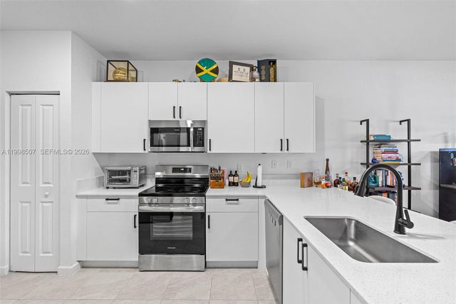 4917 Oakmont Dr, Dania Beach, FL 33312