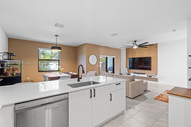 4917 Oakmont Dr, Dania Beach, FL 33312