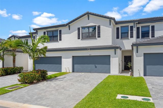 4917 Oakmont Dr, Dania Beach, FL 33312