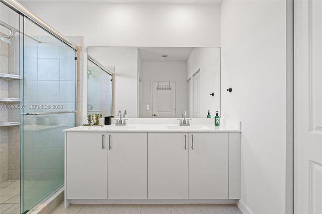 4917 Oakmont Dr, Dania Beach, FL 33312