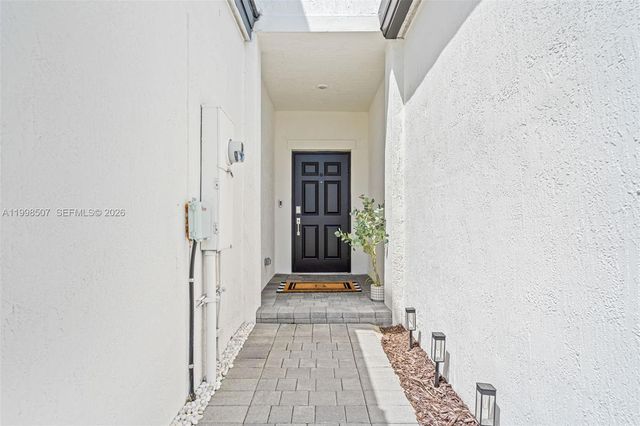 4917 Oakmont Dr, Dania Beach, FL 33312