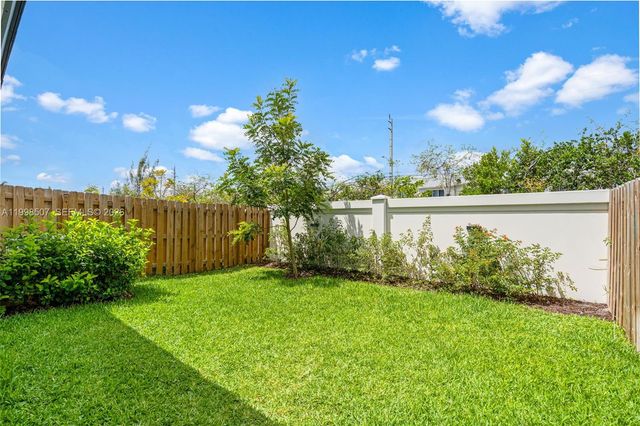 4917 Oakmont Dr, Dania Beach, FL 33312