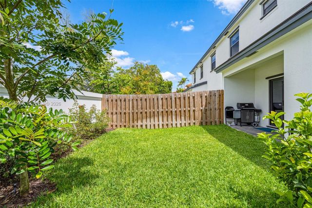 4917 Oakmont Dr, Dania Beach, FL 33312