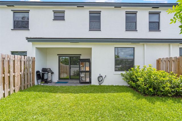 4917 Oakmont Dr, Dania Beach, FL 33312